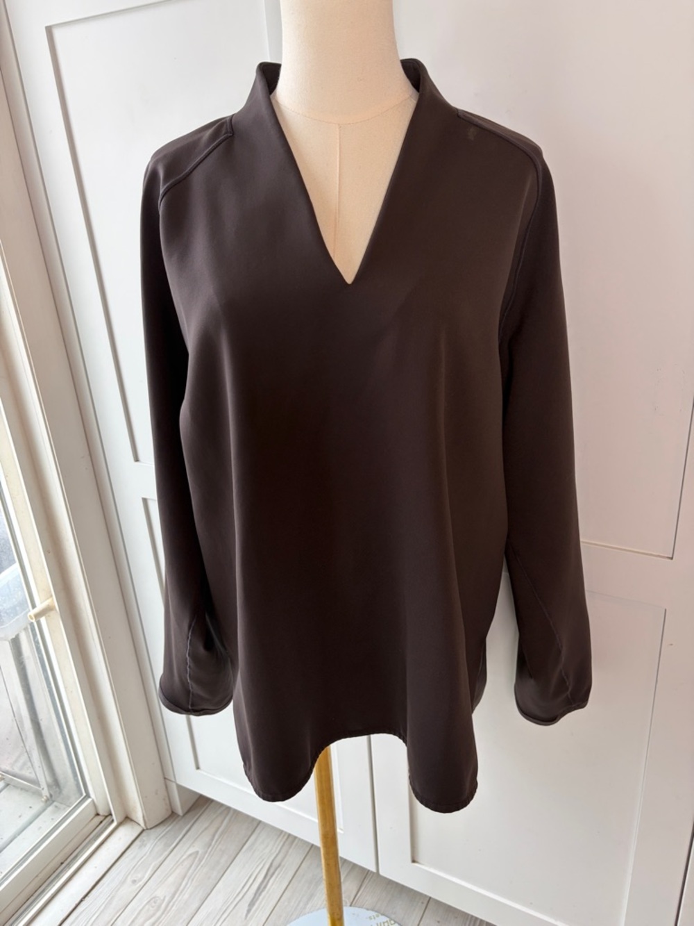 M.M. Lafleur Women’s V-Neck Long Sleeve Top in Dark Brown Size Large Preowned